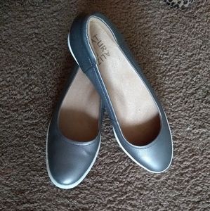 Brand new Naturalize wedges